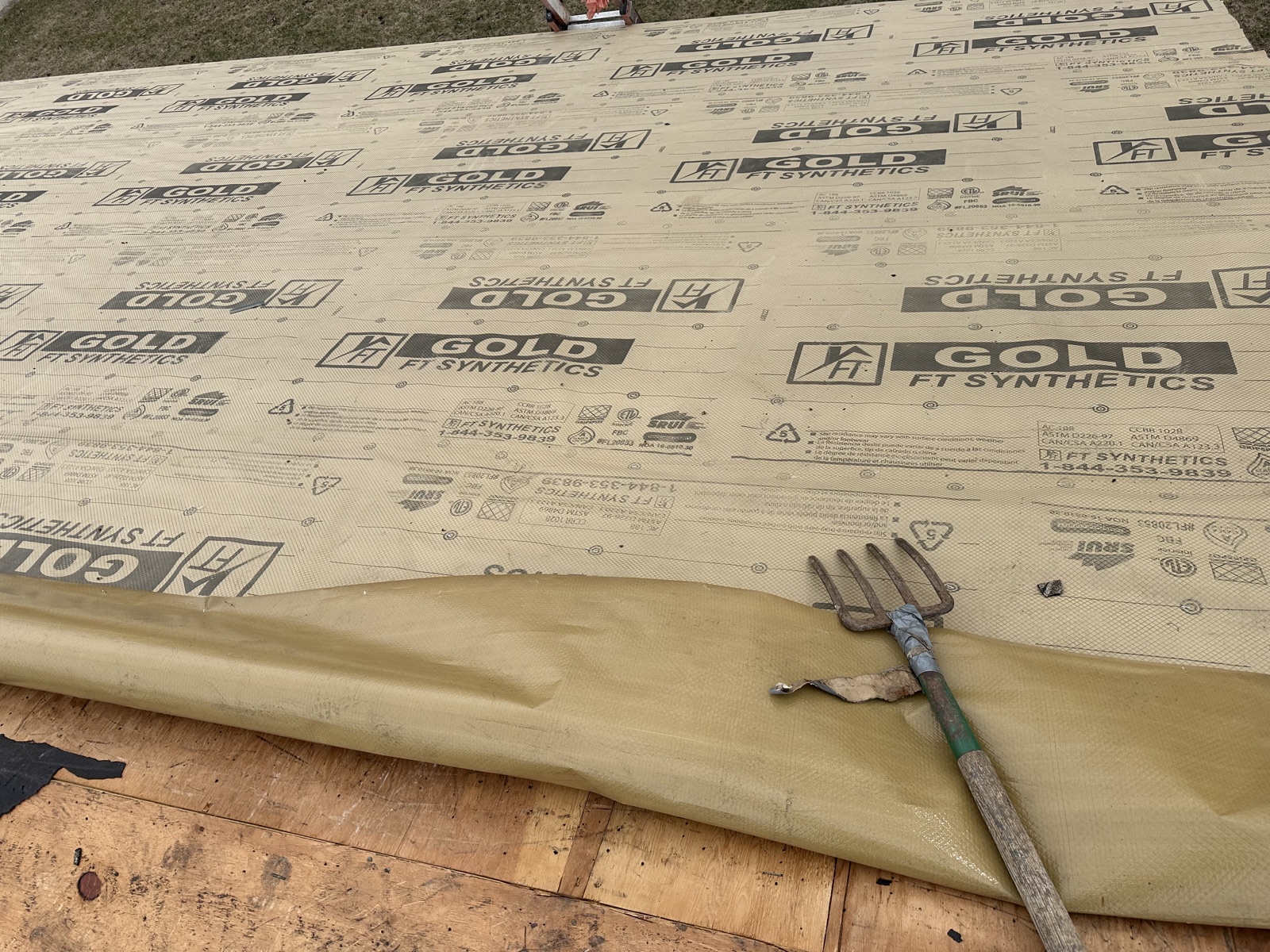 Gold synthetic underlayment installation